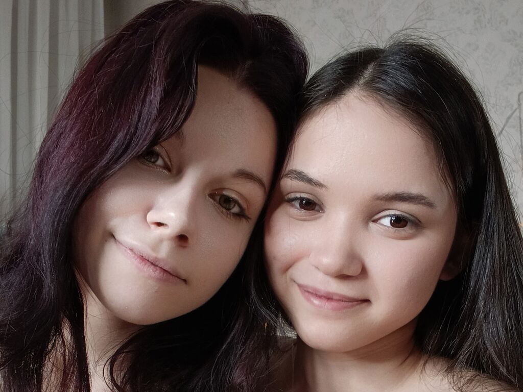 PansyAndCarmel's Webcam 